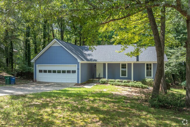 The well established trees in Oglethorpe provide plenty of shade on the hot Summer days.