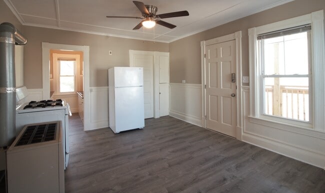 305 Bartlett St unit 3 (3rd Floor), Manchester, NH 03102 - photo 5