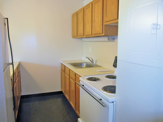 Pond Run Housing (62+), Trenton, NJ 08619 - photo 7