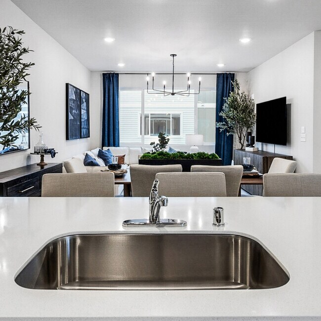 34370 Emerald Ridge Ave SE, Black Diamond, WA 98010 - photo 4