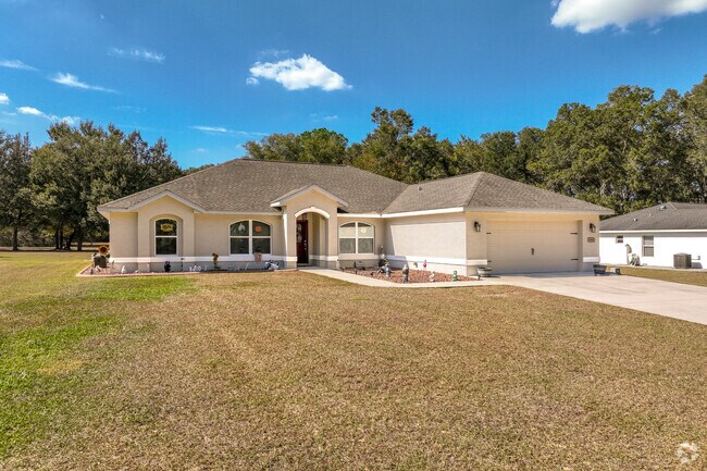 A spacious, light-colored ranch home in a rural area of Summerfield, Fl.
