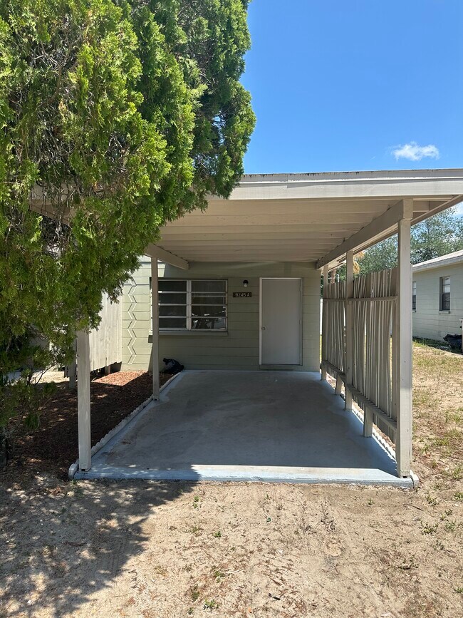 9245 A Overlook Dr unit 9245A Overlook Dr., Temple Terrace, FL 33617 - photo 2