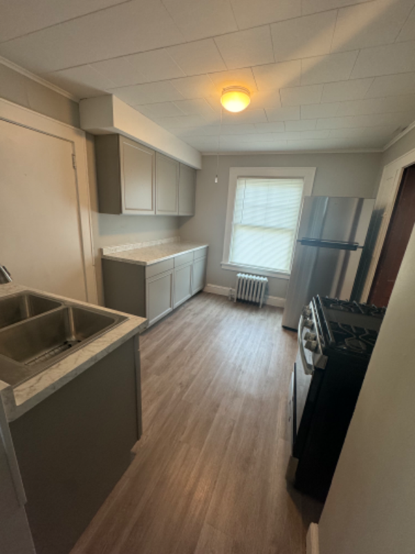 12 Rogers St, New London, CT 06320 - photo 5