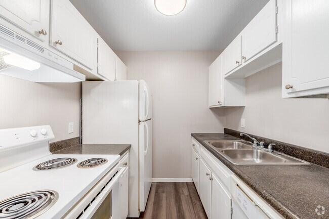 2BR, 1BA - 850SF - Kitchen