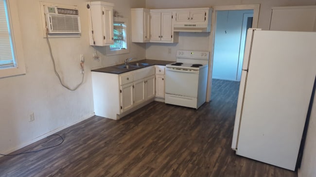 405 N Clegg St, Trinity, TX 75862 - photo 3