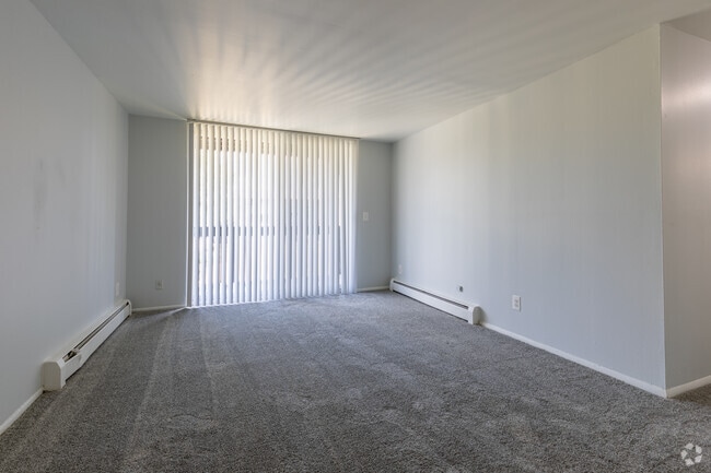 Fox Pointe Apartments, Pontiac, MI 48341 - photo 3