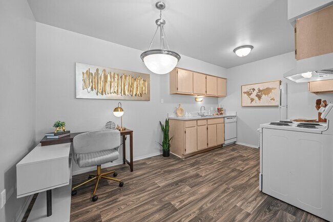 Dover Hills Apartments, Kalamazoo, MI 49009 - photo 3