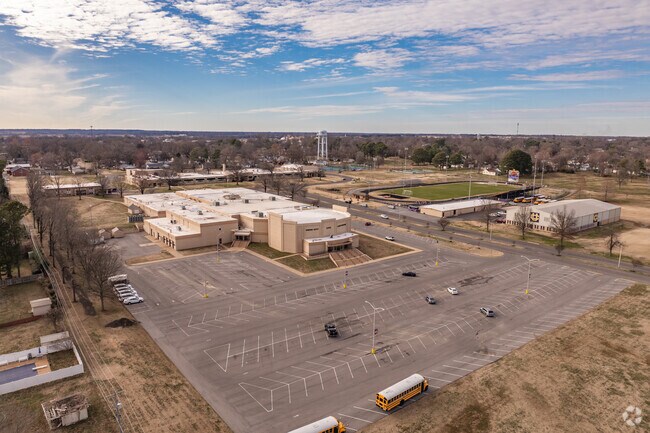 Union City High School is home to the Golden Tornadoes.