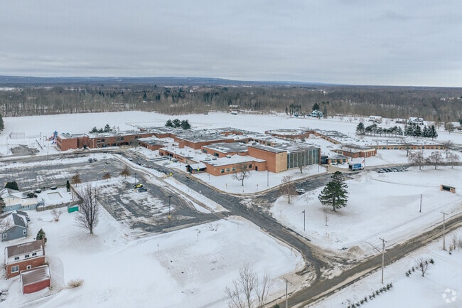 Silver Creek Elementary School has an extensive academic program for students to excel academically and achieve their goals.