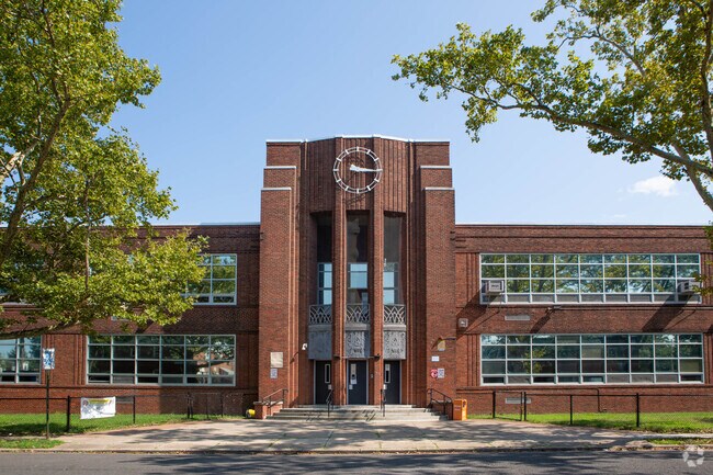 Welcome to Hedgepath William Middle School in the Trenton community.