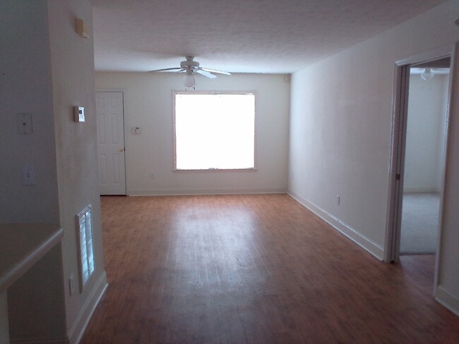 Christopher Downs Apartments, Havelock, NC 28532 - photo 3