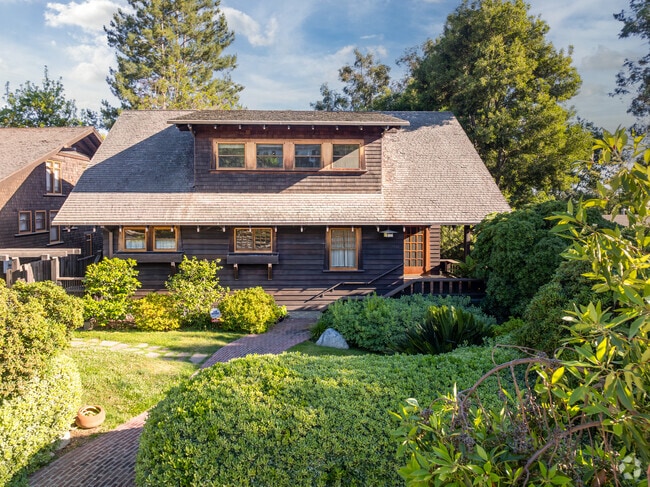 You will fInd large Craftsman homes in Lower Arroyo.