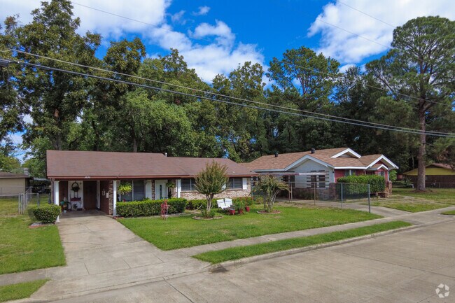 Wide sidewalks line Mooretown and Hollywood Heights streets for easy walks.