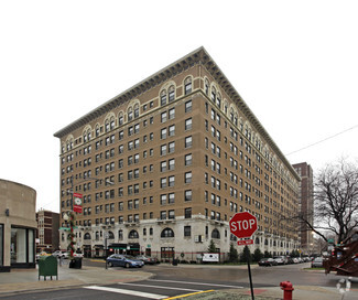 1040 W Granville Ave, Chicago, IL 60660