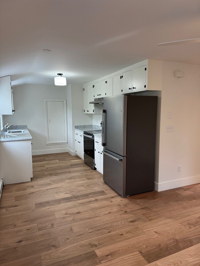 667 Main St Unit 2nd Floor, Dennis, MA 02638