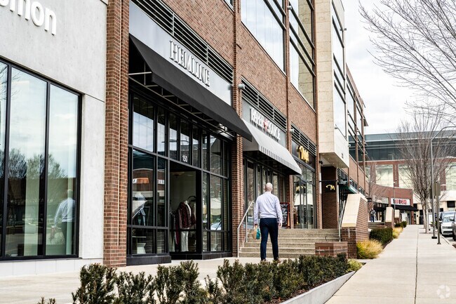 There are several shops for basic necessities in the Brentwood neighborhood.