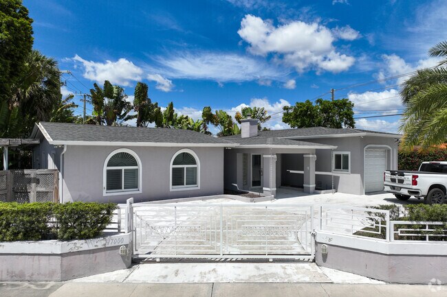Minimalistic, ranch-style homes are common in Palm Springs North.