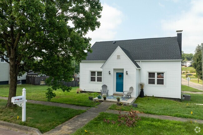 Cape Cod-style homes are located in the neighborhoods of Sugarcreek.