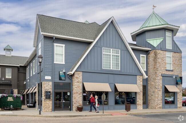 Osteria is a fresh seafood restaurant with Italian influence in Lyndon.