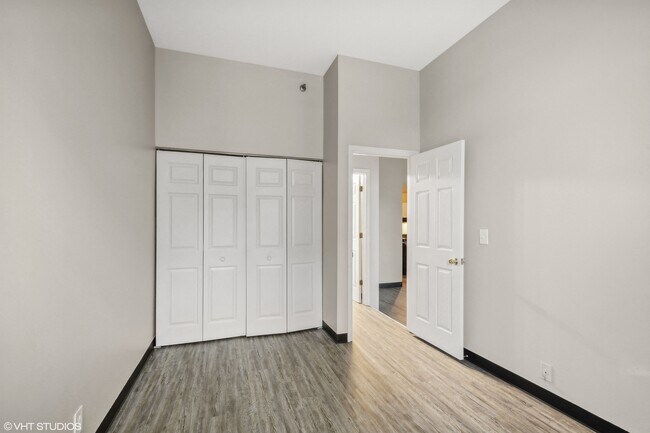Delmar Loop Apartments, Saint Louis, MO 63112 - photo 4