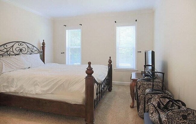 1513 E Franklin St unit F-123, Chapel Hill, NC 27514 - photo 4