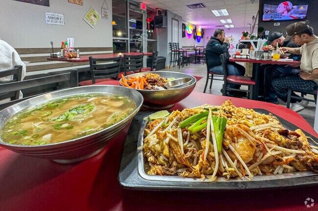 PhởHolic Taste of Vietnam offers classic Vietnamese dishes in Duluth Heights