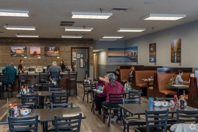 Breakfast at Valerie's is a great choice for a good meal in the Ellsworth Springs neighborhood.