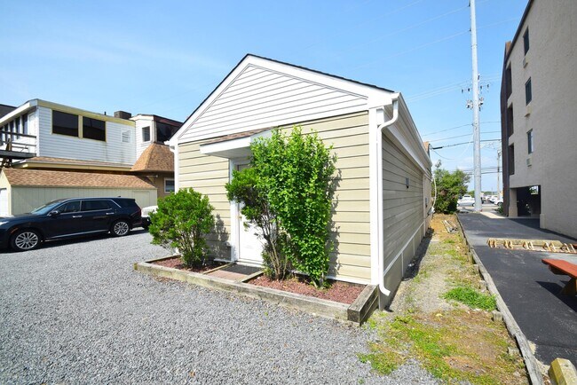 7702 Coastal Hwy unit Efficiency, Ocean City, MD 21842 - photo 2