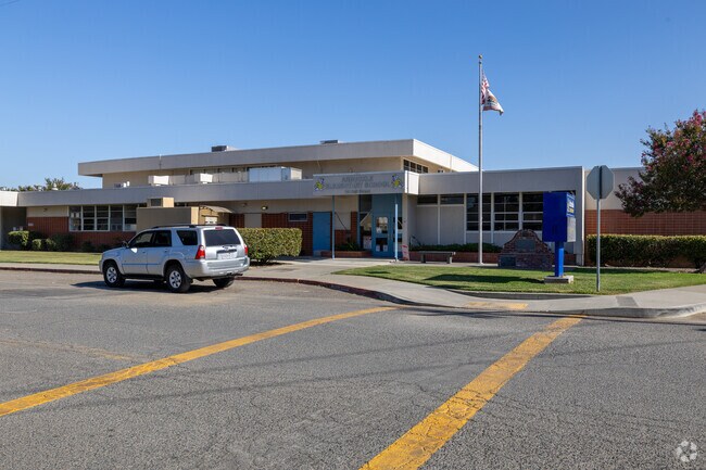 Arbuckle Elementary School has earned a B-rating from Niche.