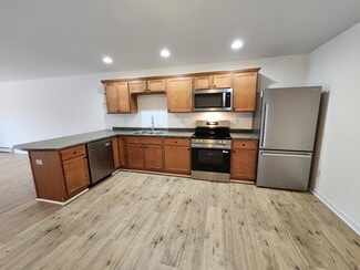 112 Meadow Ridge Dr, Hermon, ME 04401