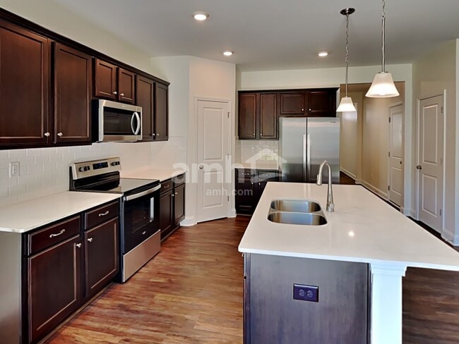 7424 Garrett Ct, Charlotte, NC 28214 - photo 3