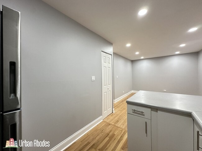 6967 N Sheridan Rd unit M03H, Chicago, IL 60626 - photo 7