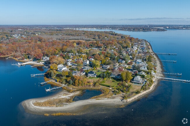Discover Coggeshall, a quiet Warren neighborhood with scenic waterfront views.