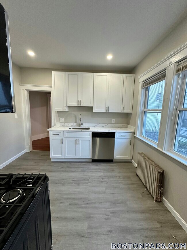 45 Warner St unit 1, Medford, MA 02155 - photo 2