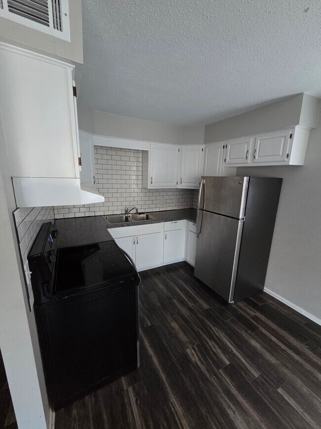 3223 Schuetzen Ln unit 1, Davenport, IA 52804 - photo 7