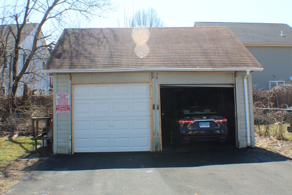 49 Brownell Ave unit 2, Hartford, CT 06106 - photo 1