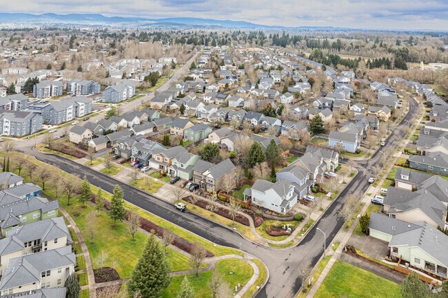 South Corvallis residents enjoy easy access to shopping and dining as well as natural escapes.