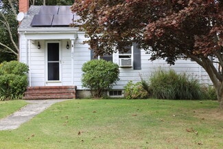 42 Haskins Ave, Tiverton, RI 02878