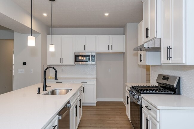 9733 Knoll Creek Ct, Centerville, OH 45458 - photo 2