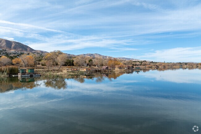 Lake Palmdale in Palmdale is an artificial lake allows for fishing and small boats.