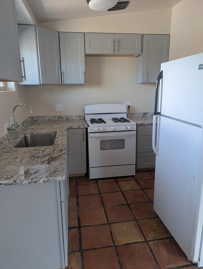 2231 E Grant Rd, Tucson, AZ 85719 - photo 4