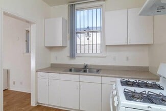 2621 S Magnolia Ave, Los Angeles, CA 90007