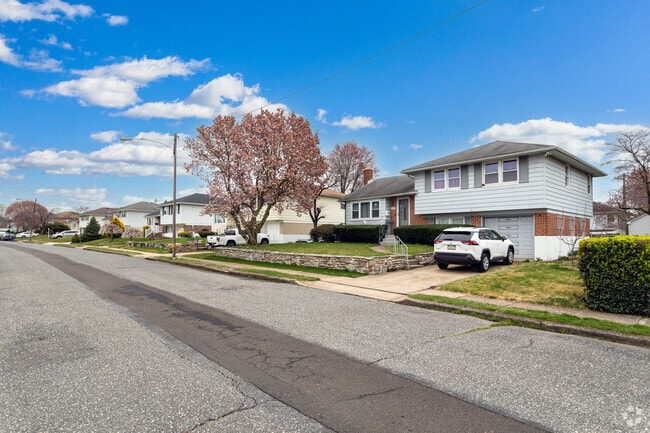 There are many homes in Bustleton that have driveways and garages.