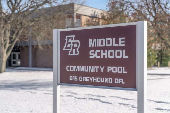 Eaton Rapids Middle School has a 21% math proficiency score.
