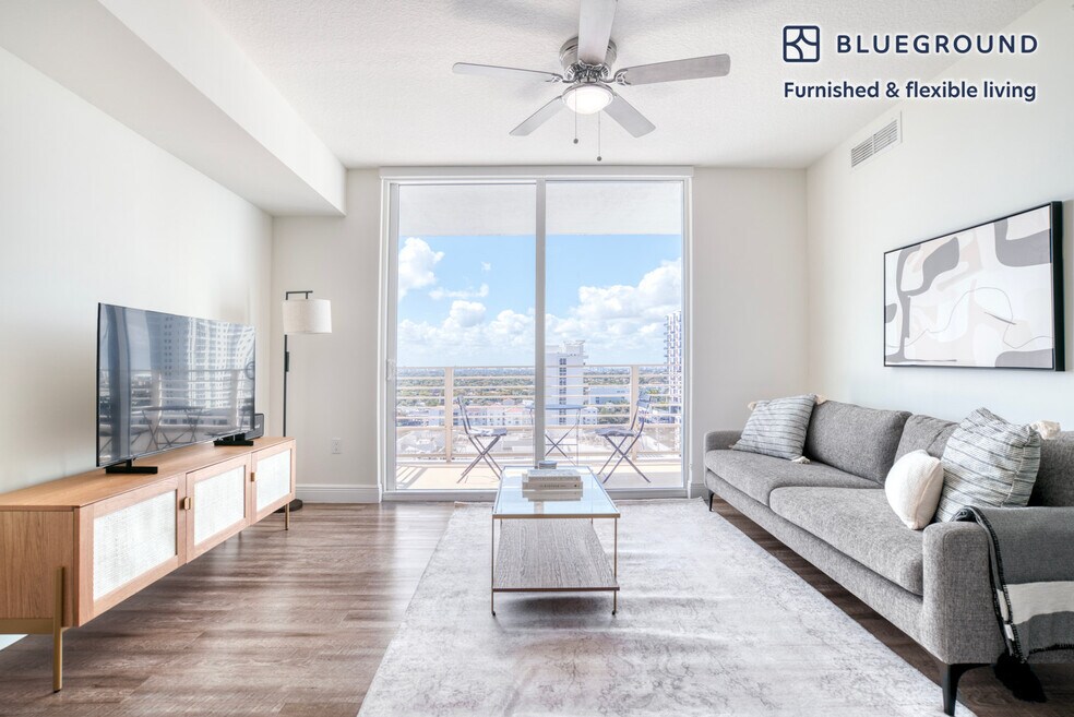 110 SW 12th St unit FL16-ID67, Miami, FL 33130 - photo 1