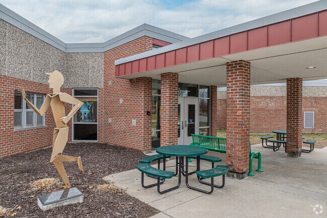 Glenwood Elementary School, entrance.