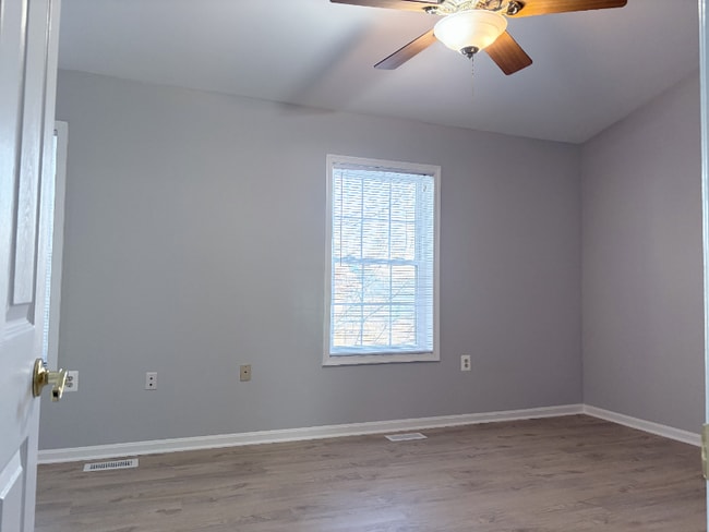 2990 Mission Square Dr, Fairfax, VA 22031 - photo 3