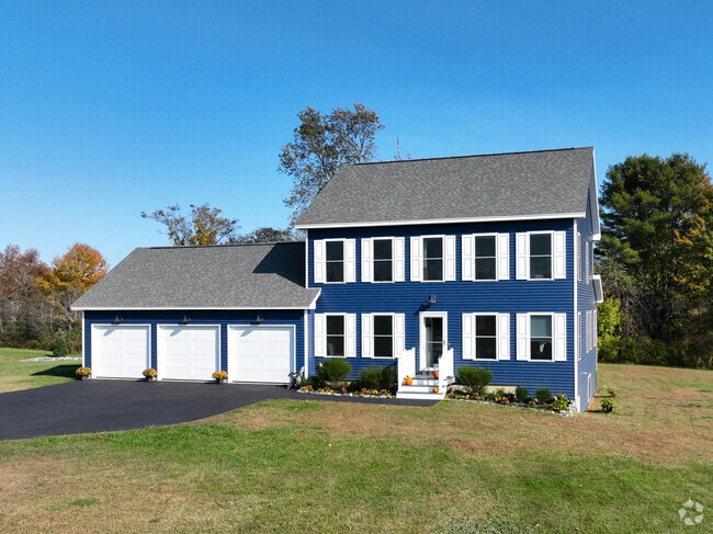New construction homes in Durham, Maine, blend modern amenities with the area’s rural charm, appealing to contemporary homebuyers.