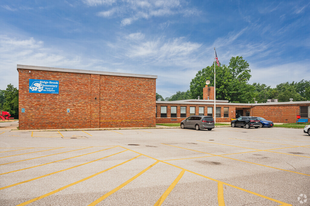Kids from Parma attend Ridge-Wood Elementary School with a great educational program.