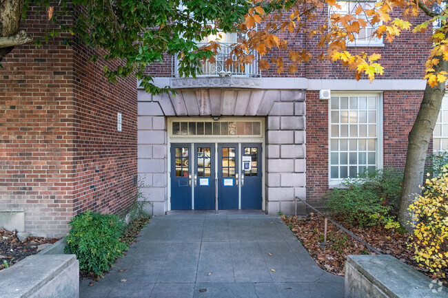 Salmon Bay School side entrance.